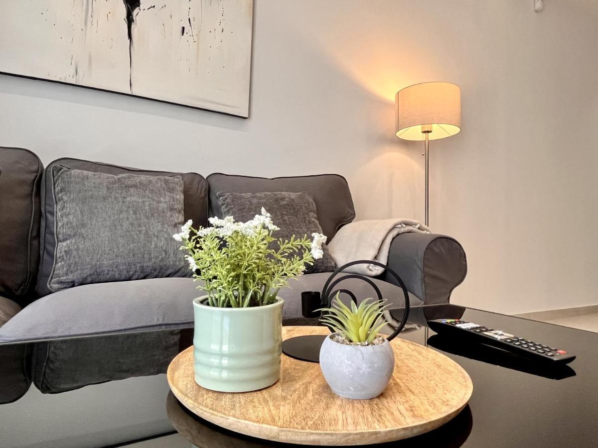 Chic Getaway Near Stavros Niarchos * Athens
