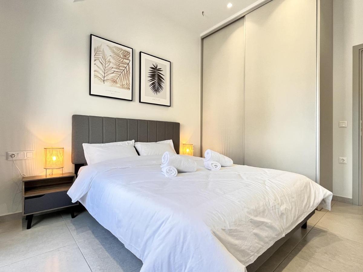 Chic Getaway Near Stavros Niarchos *