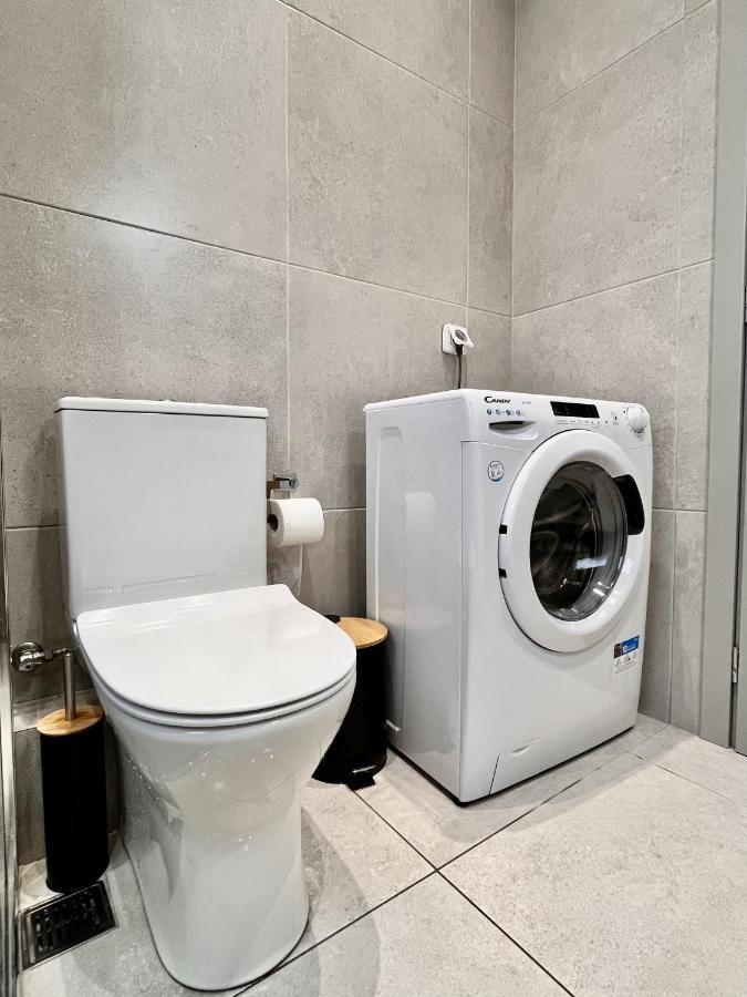 Chic Getaway Near Stavros Niarchos Apartment *