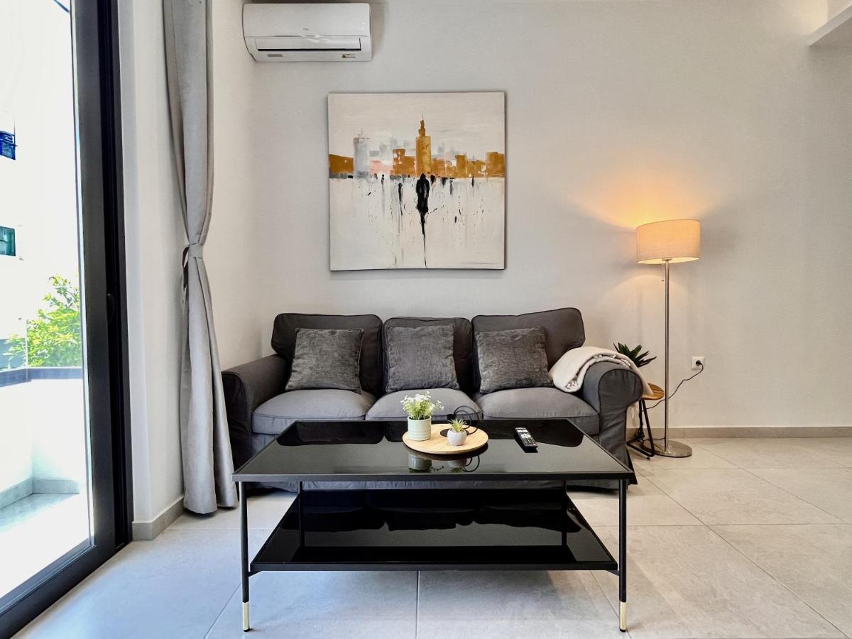 Chic Getaway Near Stavros Niarchos * Athens