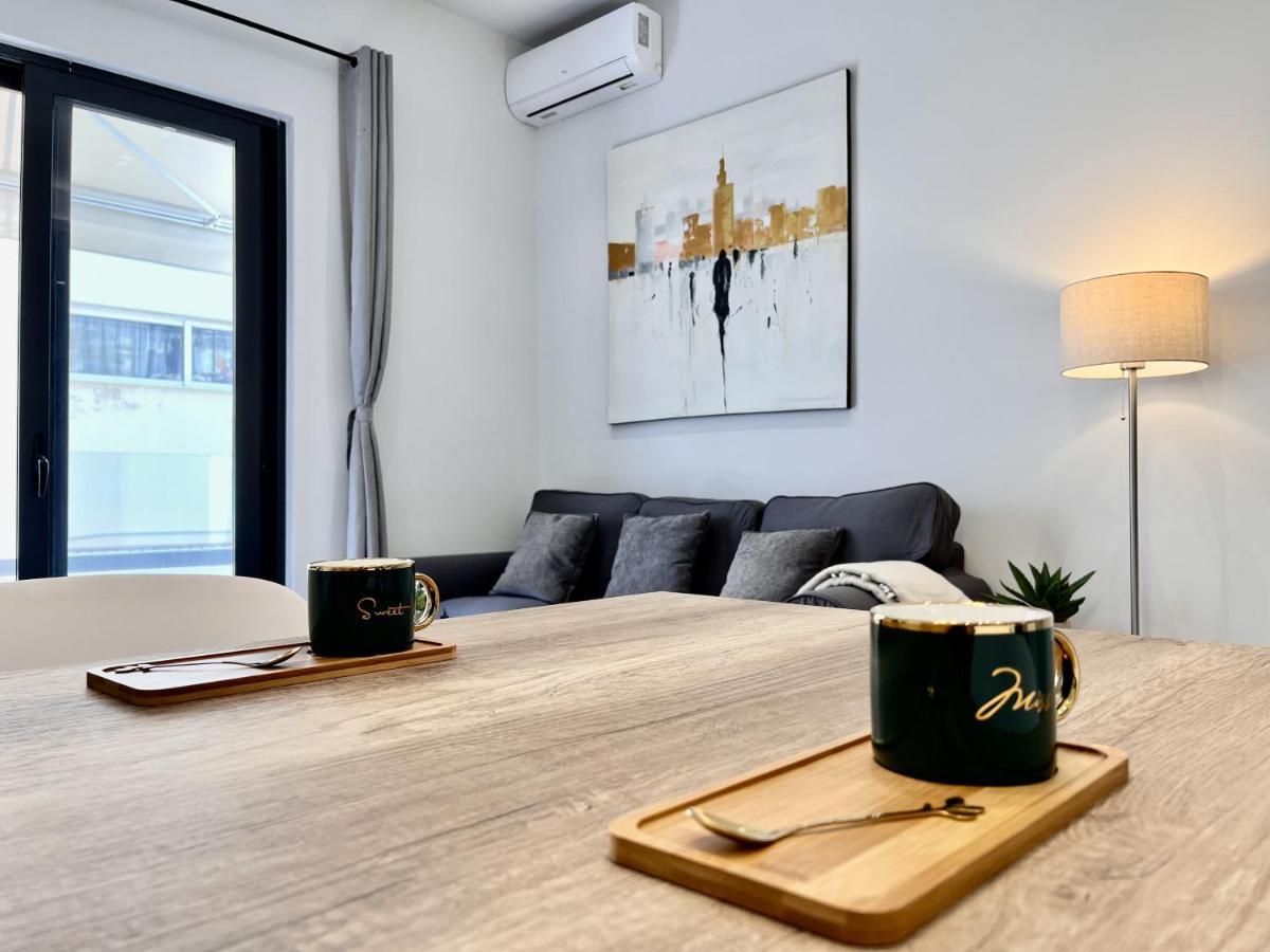 Apartment Chic Getaway Near Stavros Niarchos
