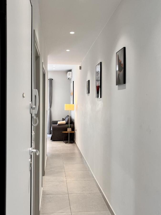 Apartment Chic Getaway Near Stavros Niarchos *