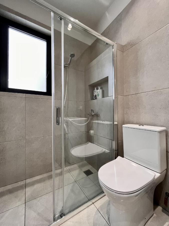 Chic Getaway Near Stavros Niarchos *